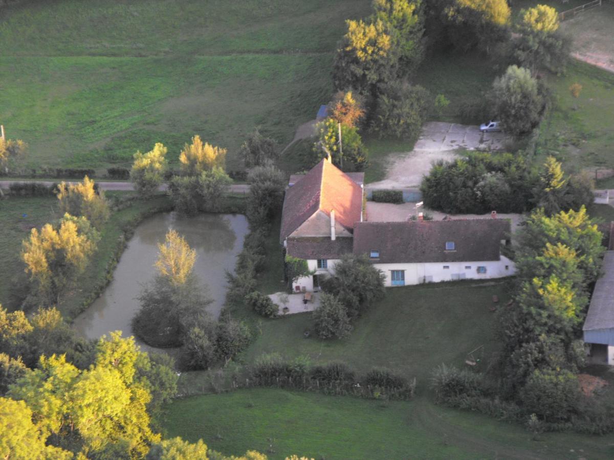 Bed and Breakfast Domaine De Varenne Saint-Amand-en-Puisaye Екстер'єр фото