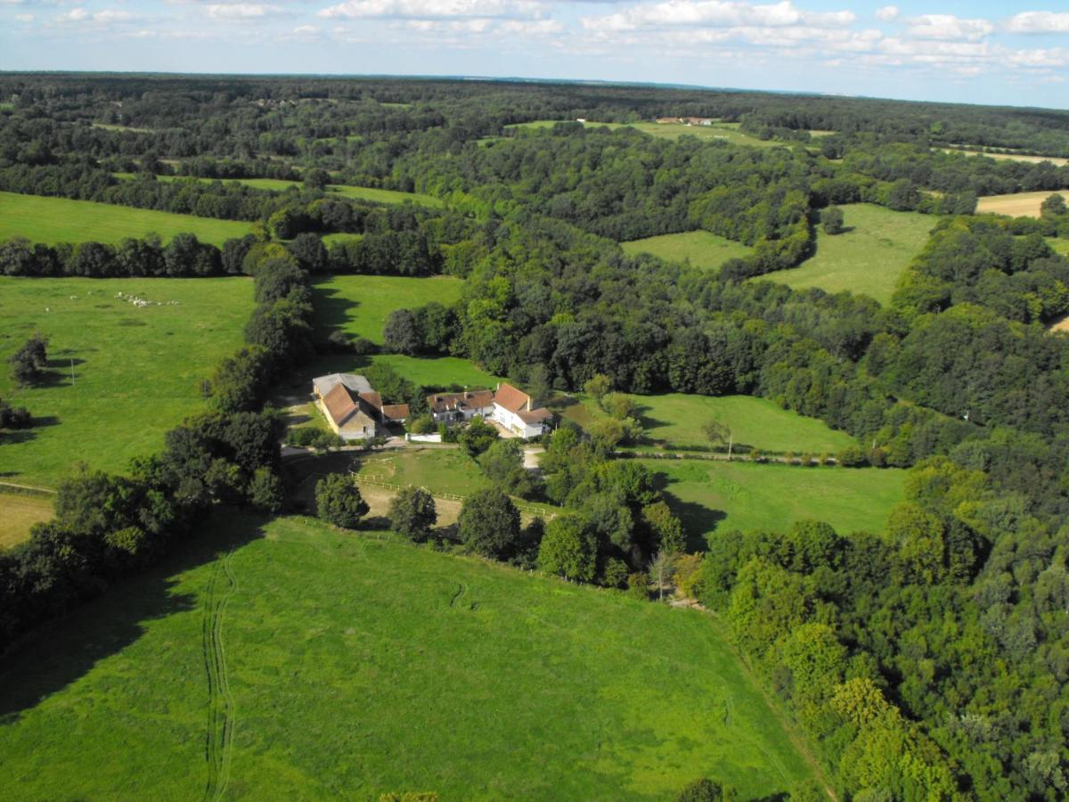 Bed and Breakfast Domaine De Varenne Saint-Amand-en-Puisaye Екстер'єр фото