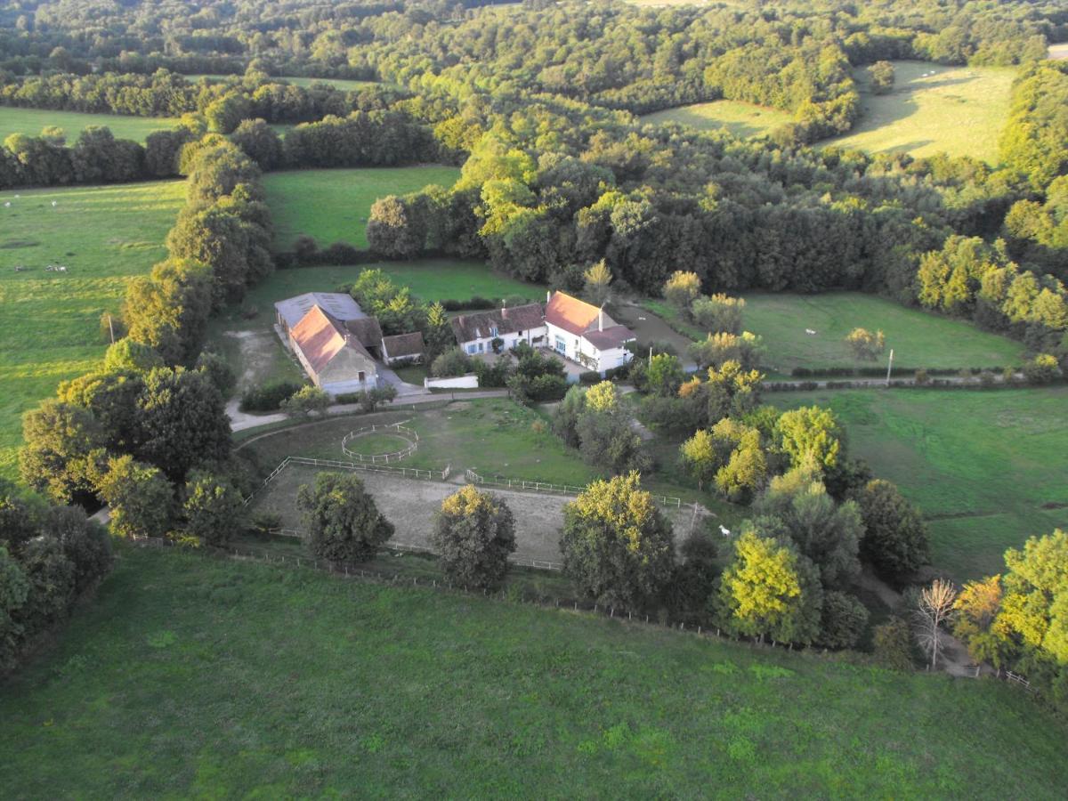 Bed and Breakfast Domaine De Varenne Saint-Amand-en-Puisaye Екстер'єр фото
