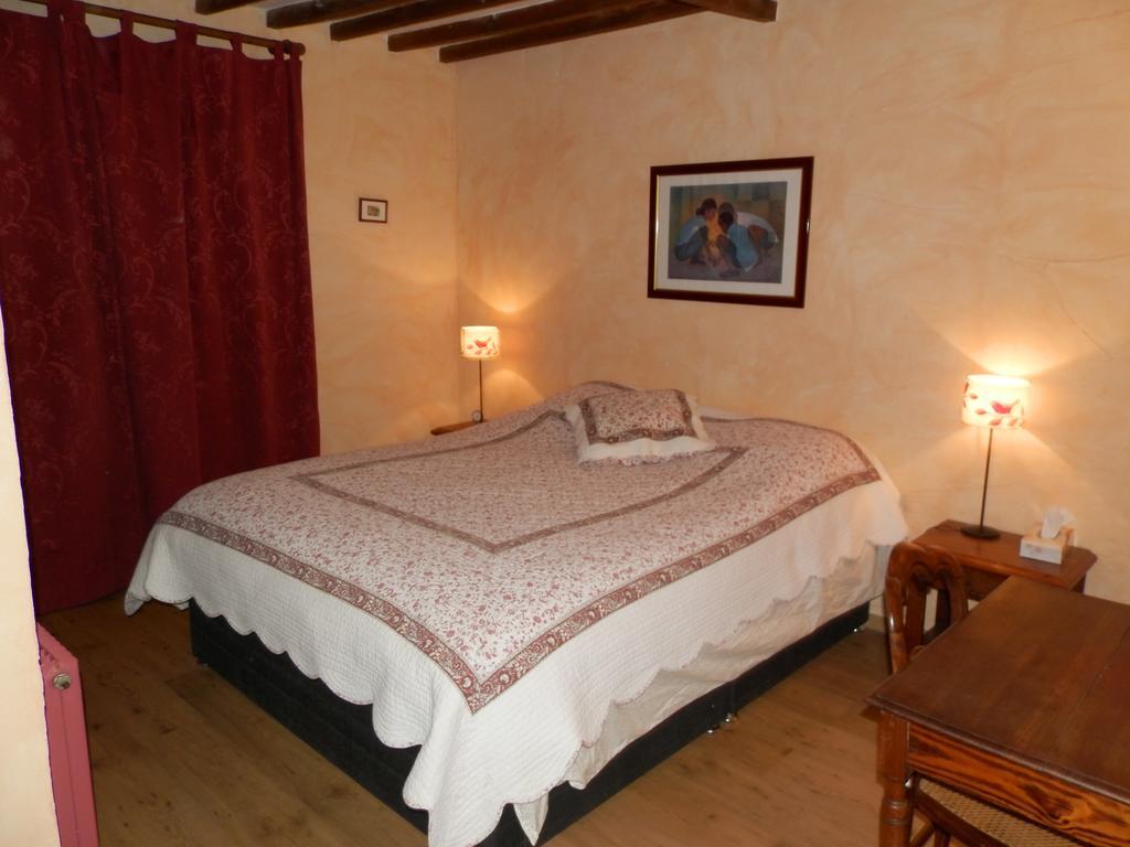 Bed and Breakfast Domaine De Varenne Saint-Amand-en-Puisaye Екстер'єр фото